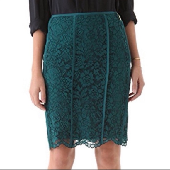 TORY BURCH Size 2 BLACK Everett Lace Pencil Skirt Silk Lining Mini Scalloped Hem - Picture 1 of 13